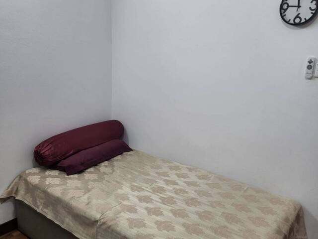 Master room w attached bathroom nr National University of Singapore, MRT & Vivo City Shopping Centre