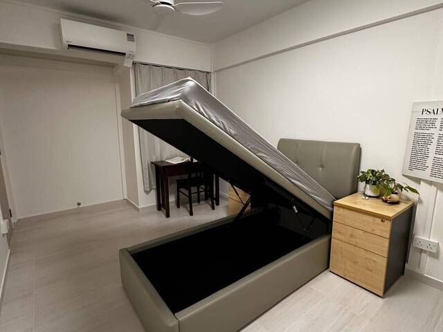 Newly Renovated, Fully-Furnished, 7 minutes walking distance to JE MRT, JEM, Westgate