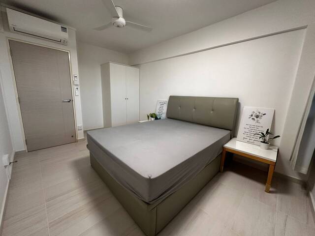 Newly Renovated, Fully-Furnished, 7 minutes walking distance to JE MRT, JEM, Westgate