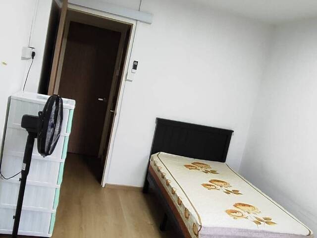 Master room at 512 ang mo kio avenue 8 for rent! Aircon wifi!
