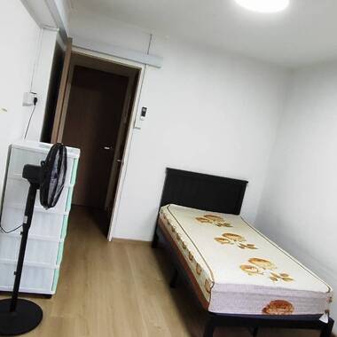 Master room at 512 ang mo kio avenue 8 for rent! Aircon wifi!