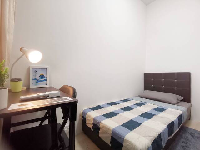 Room for Rent – The Regalia (Blk 2 #19-02, Common Room 3)