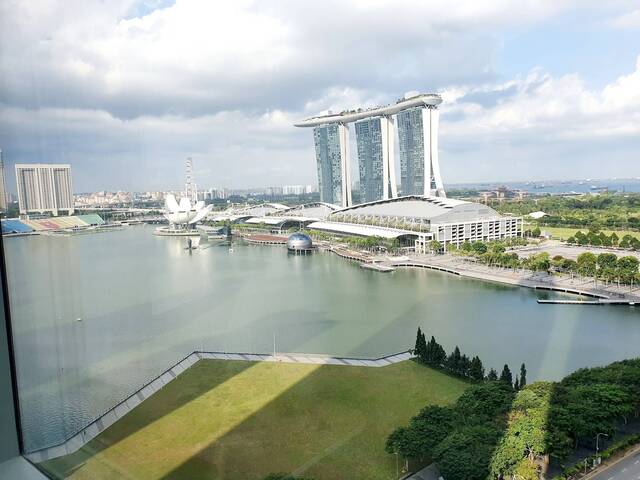 Bright & Airy ,Full Furnish Big Master Room @ Heart of CBD