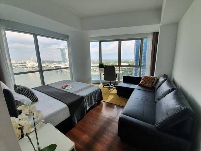 Bright & Airy ,Full Furnish Big Master Room @ Heart of CBD