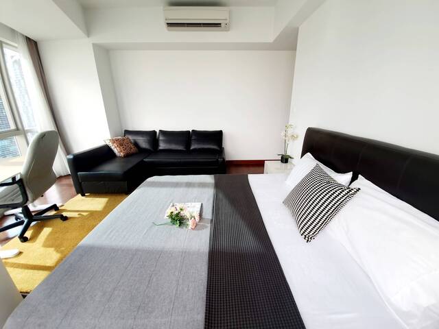 Bright & Airy ,Full Furnish Big Master Room @ Heart of CBD