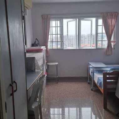 Blk 230 Jurong East - $900 /1 guy (aircon wifi) - walk to MRT , very high floor