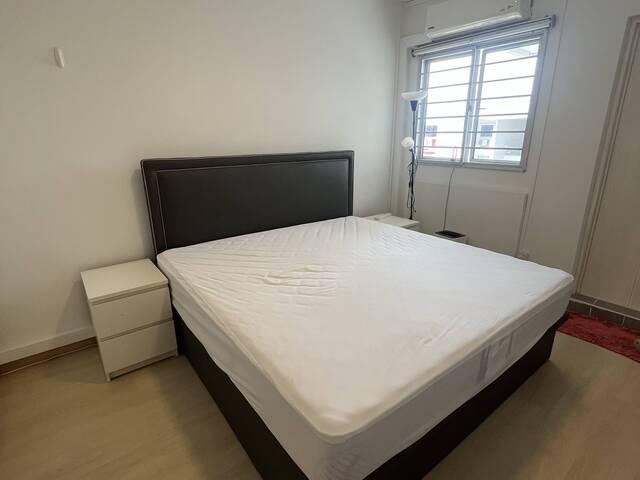🏠 Master Room for Rent, Singapore (High Floor, Windy & Well-Connected)
