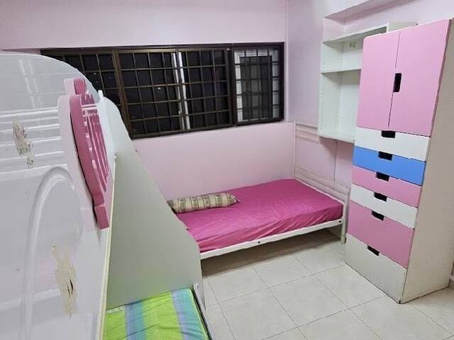 Common room at 457 hougang avenue 10 for rent! Aircon wifi!