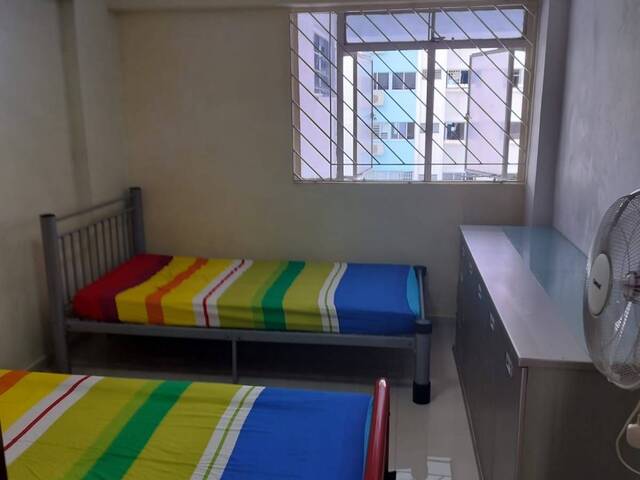 Common room at 265 yishun street 22 for rent! Aircon wifi!