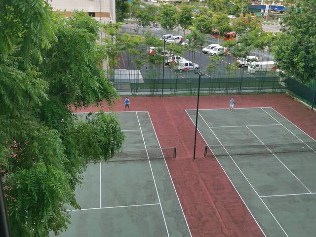 Room for rent / Chinesee Gardern, Jurong West, Boon Lay / Common room / 1pax stay / Available April