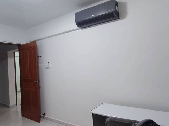 Common Rooms with air conditional @ Woodlands Blk 517 (No Agent Fees) (Female Tenant only