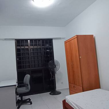 Common Rooms with air conditional @ Woodlands Blk 517 (No Agent Fees) (Female Tenant only