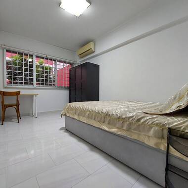 Spacious Minimalist Common Room – 5 Min to Beauty World MRT – Utilities, Wi-FI, AC included