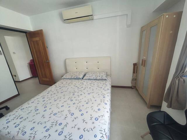 HDB Common Room for Rent - full furnished High floor, walking to MRT