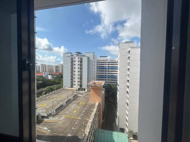 HDB Common Room for Rent - full furnished High floor, walking to MRT