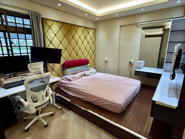 Cozy Common Room @ Shunfu (Near MRT!) β $1400 Negotiable