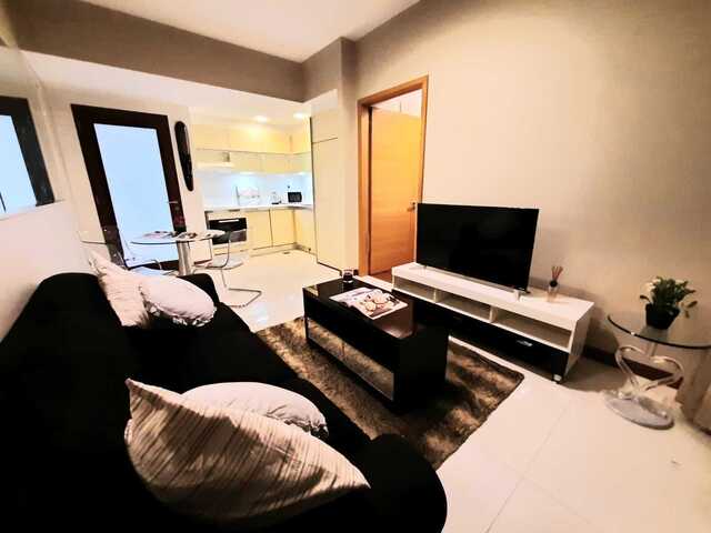 Stunning Marina Bay Sands View - 1 Bedroom unit with Equipped Kitchen !!!