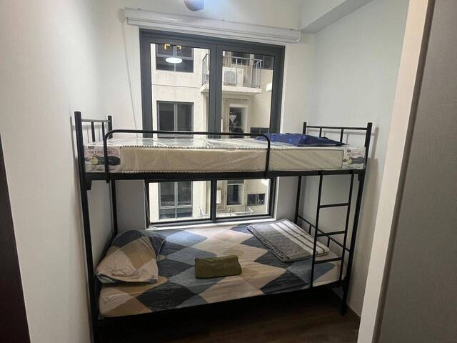 Common room at Brownstone for rent! Aircon wifi!