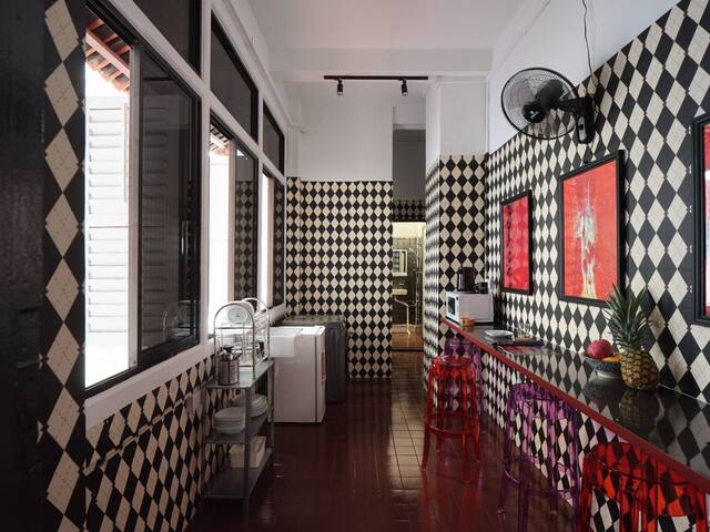 Heritage Shophouse Studio | All-Inclusive Living | Chinatown | Near Telok Ayer MRT