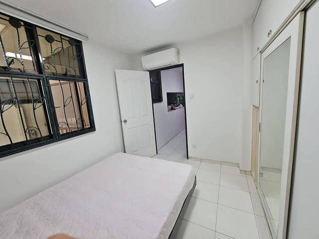 Common room at 360b admiralty drive for rent! Aircon available!