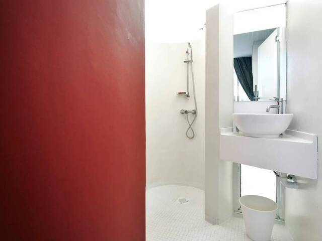 All-Inclusive Studio Living | Minutes to Aljunied MRT | Private Space in Heritage Home