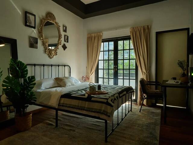 Fully Furnished Studio for 2 Pax | ~300+ sqft | Ensuite Privacy | Near Farrer Park MRT