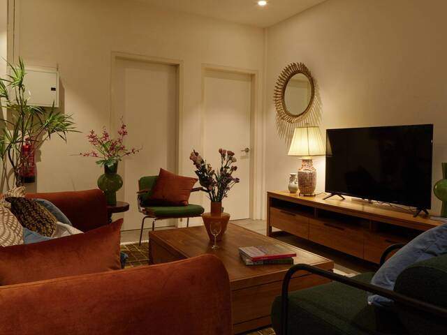 Private Studio for 2 Pax | Approx 300 sqft | All-Inclusive Living | Jalan Besar (Near MRT) | Move-In