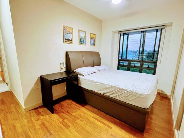 Bright, Quiet & Greenery-Facing Skyville @ Dawson (Queenstown) 4-Room flat - 7 min from MRT