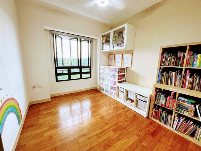 Bright, Quiet & Greenery-Facing Skyville @ Dawson (Queenstown) 4-Room flat - 7 min from MRT