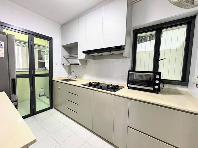 Bright, Quiet & Greenery-Facing Skyville @ Dawson (Queenstown) 4-Room flat - 7 min from MRT