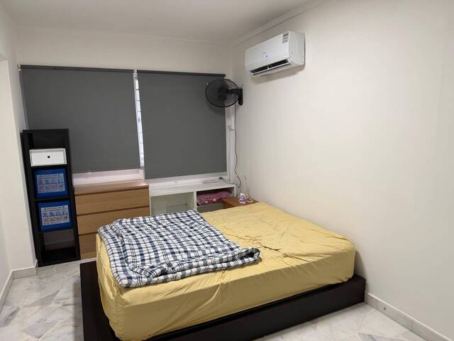 Blk 547 Hougang St 51 - $1200 for couple / 2 ladies (aircon + wifi) , walk to MRT & Shopping Mall