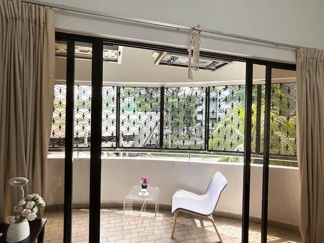 Convenient location - Condo Queen Room for Rent @ Tiong Bahru MRT..