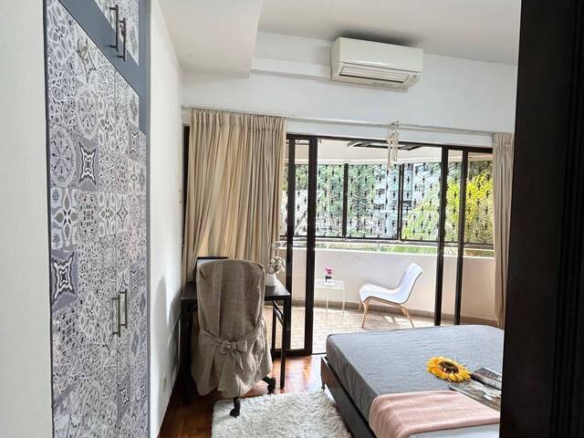 Convenient location - Condo Queen Room for Rent @ Tiong Bahru MRT..