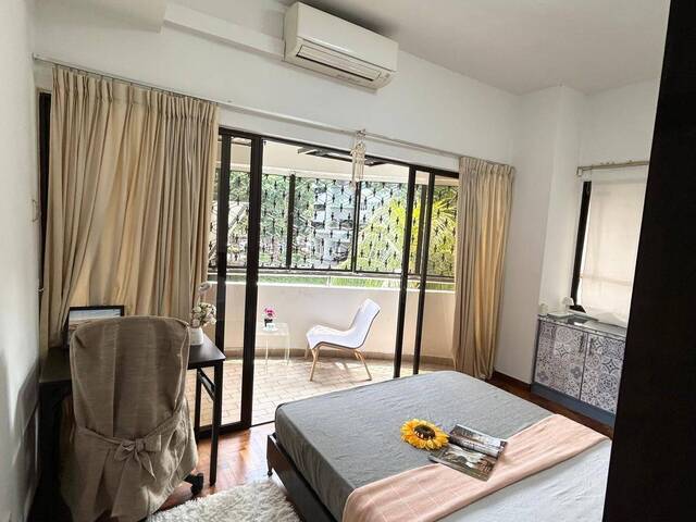 Convenient location - Condo Queen Room for Rent @ Tiong Bahru MRT..