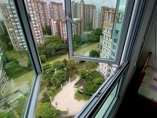 Punggol Oasis Mall Female Shared room $550 PUB & Aircon