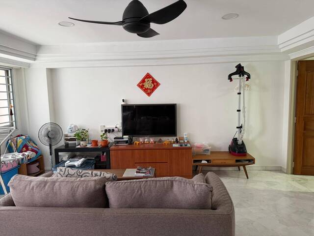 Blk 547 Hougang St 51 - $1200 for couple / 2 ladies (aircon + wifi) , walk to MRT & Shopping Mall