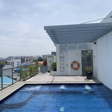 Sky Terrace with 2 bedrooms, rooftop pool and mini garden terrace near Kembangan MRT (EW green line)