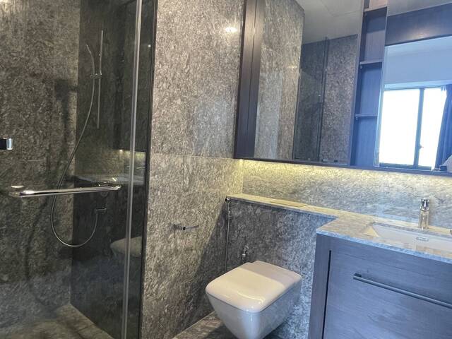 Sea facing 2 bedroom 2 bathroom condo near Outram MRT