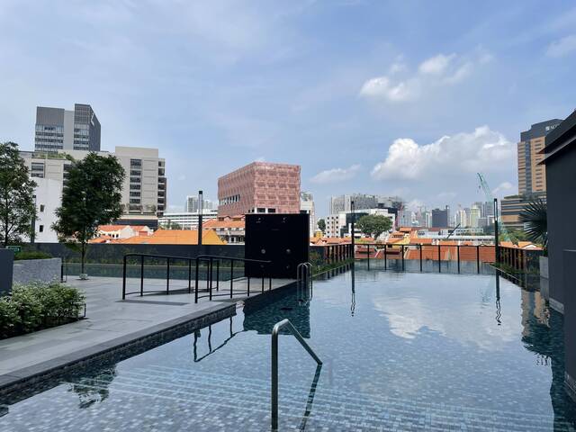 Sea facing 2 bedroom 2 bathroom condo near Outram MRT