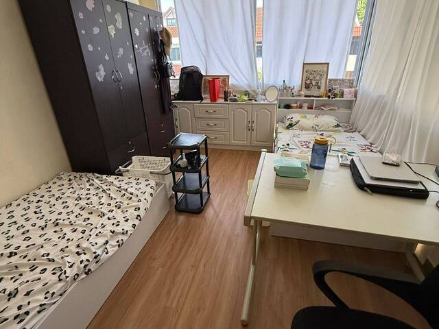 Cosy and Big Room for Students/Interns (Single or sharing)