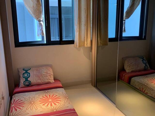 Common room available immediately