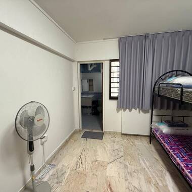 Female Shared Room @ Bukit Batok For Rent ( 4 Pax in the Room )