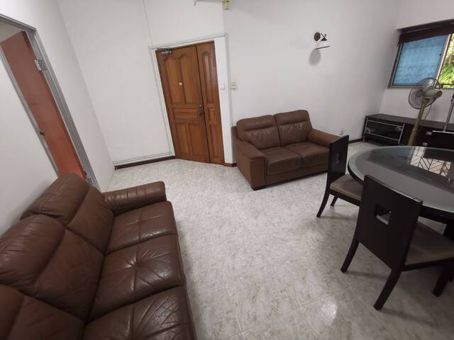 Available 30 April - Common Room/Include Utilities/Wifi/Aircon/No Agent Fee/Light Cooking Allowed/W