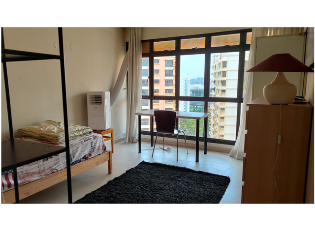 Room for rent, 5min walk to Pioneer MRT, 24hrs food stalls, minimarket & coffee shop