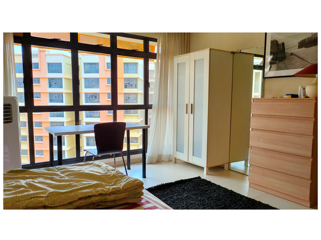 Room for rent, 5min walk to Pioneer MRT, 24hrs food stalls, minimarket & coffee shop