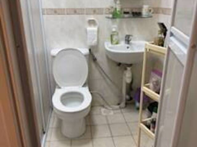 Master Bedroom@ Commonwealth for female pax -No agent fee