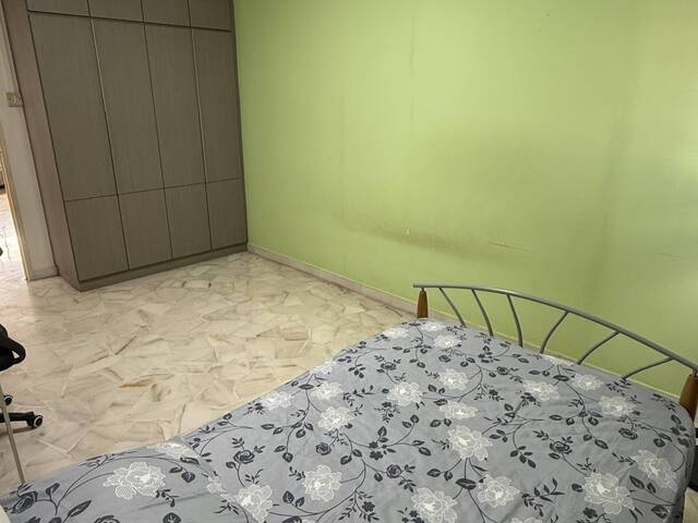 Spacious room for Chinese Female tenant