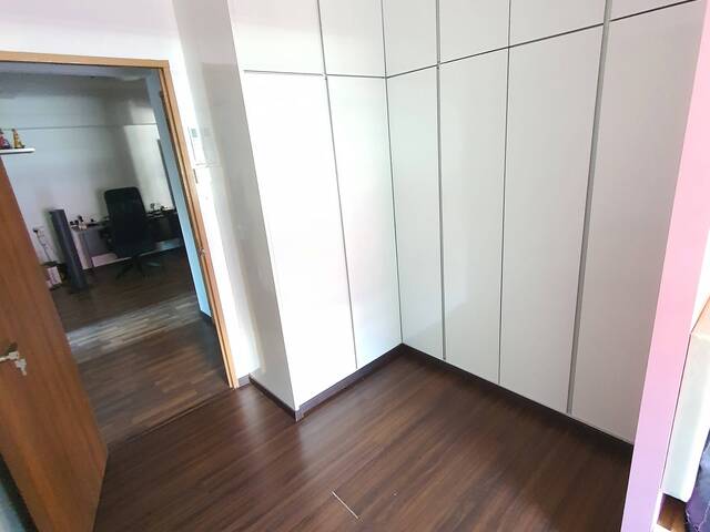 Common room, light cooking, near MRT, near Lot 1 Shopping Mall, new Aircon, new Mattress and more..