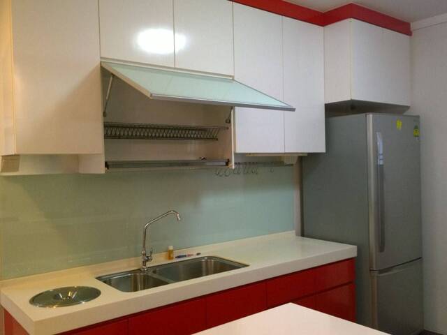 5 mins to Hougang MRT HDB flat w 3 rooms, renovated fully furnished, aircon, avail 8 june