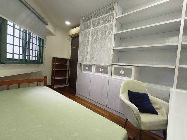Cozy room for rent